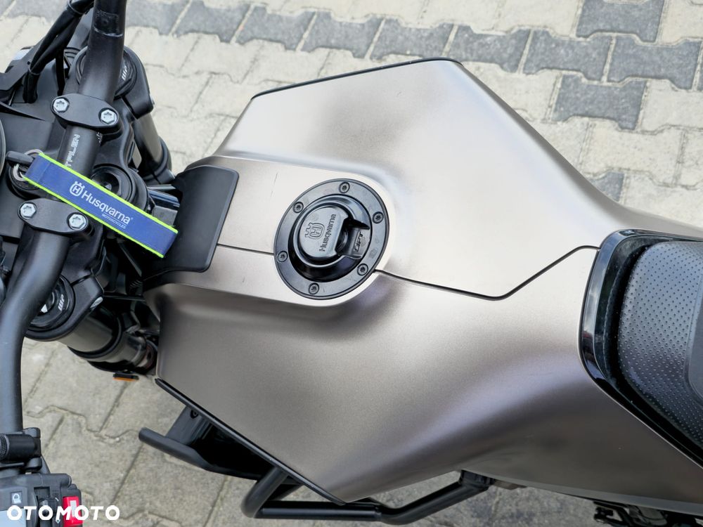 Husqvarna Svartpilen - 21