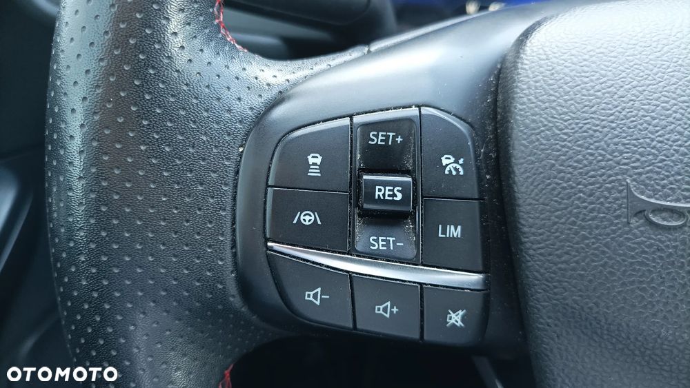 Ford Kuga 2.5 Duratec FHEV 4x4 ST-LINE X - 24