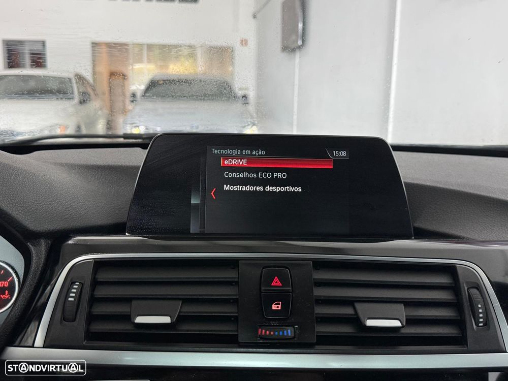 BMW 330 e iPerformance Pack M - 31