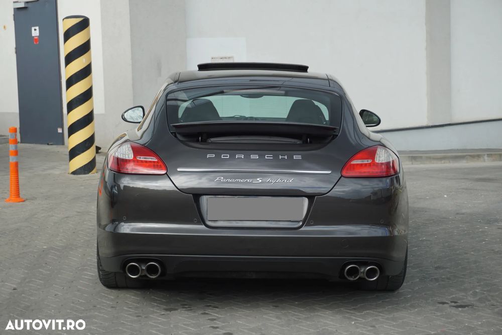 Porsche Panamera - 17