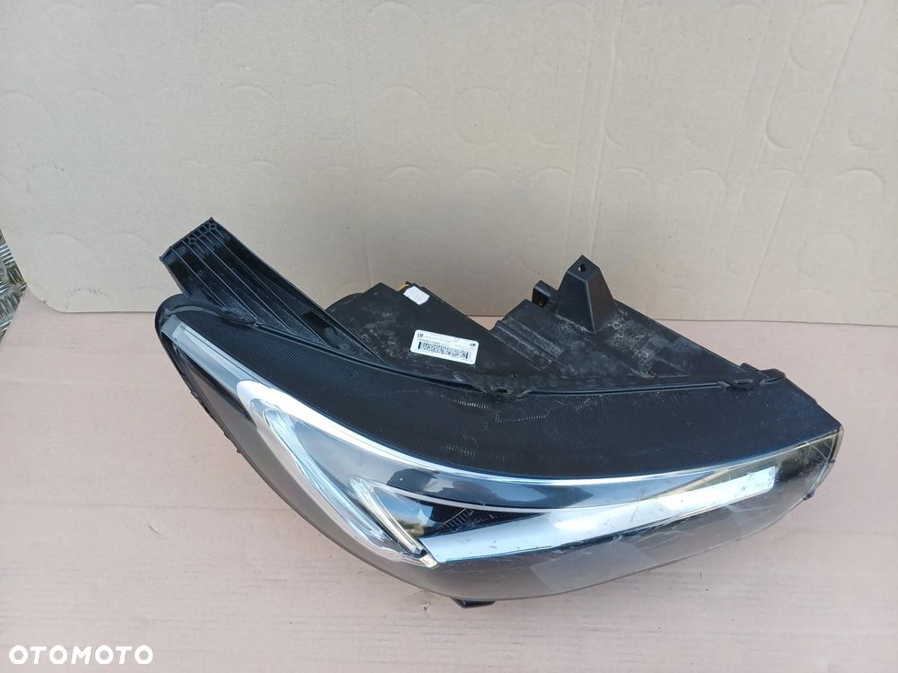 Lampa prawy przód Opel Grandland X YP00015980 Europa - 2