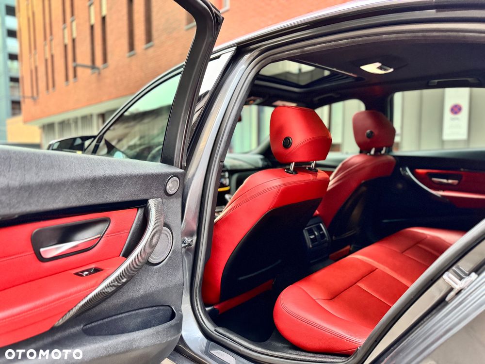 BMW Seria 3 328i Sport Line - 32