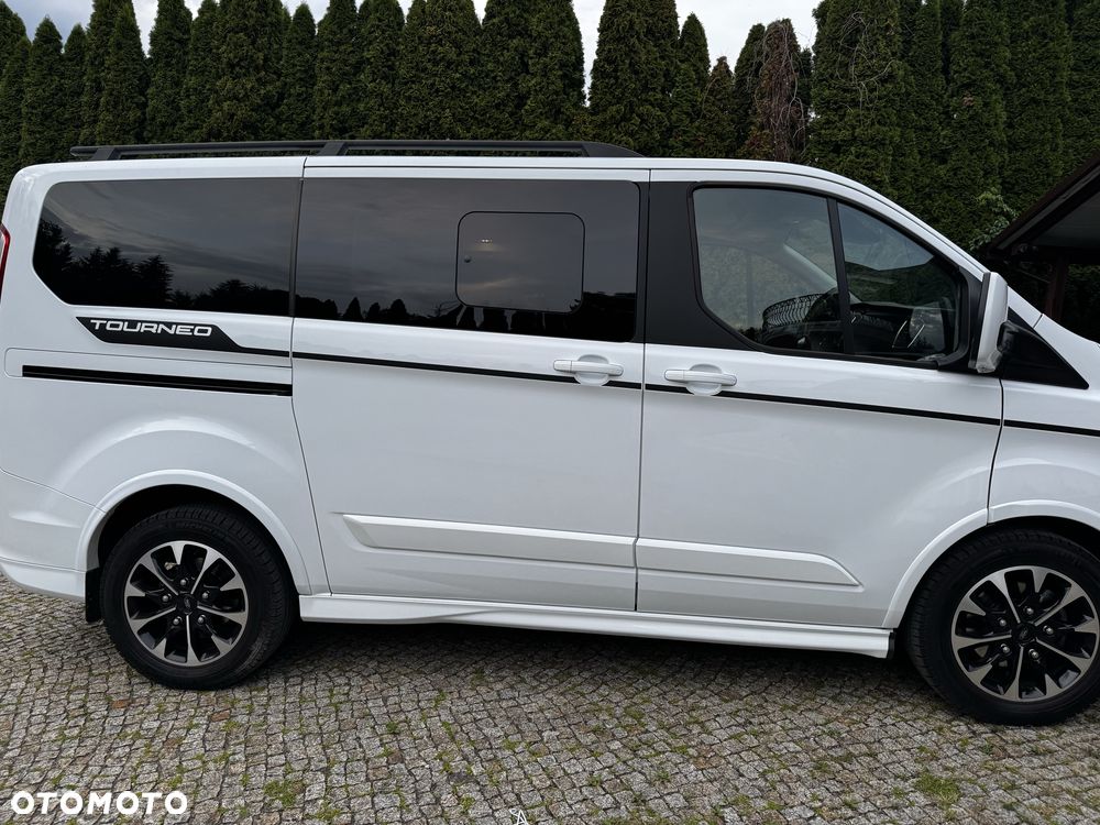 Ford Tourneo Custom - 2