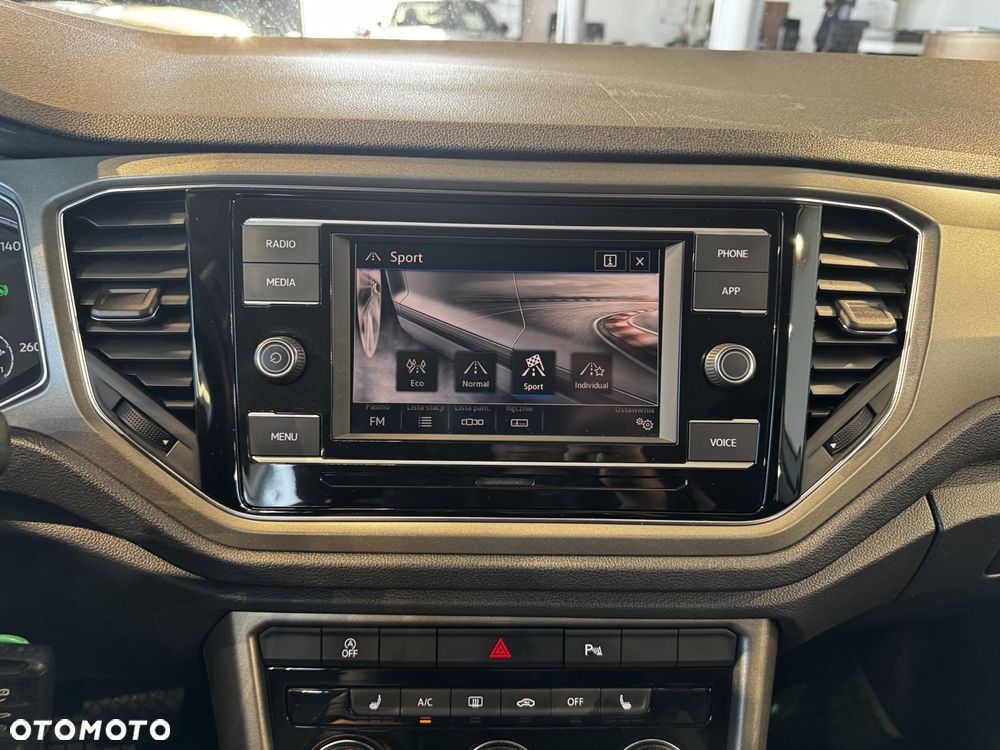 Volkswagen T-Roc - 19