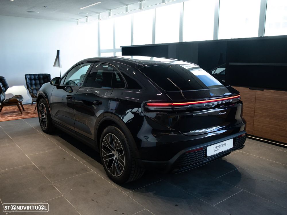 Porsche Macan Electric - 11