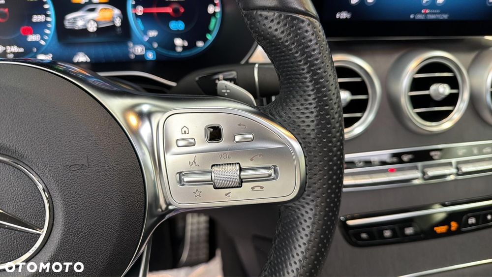 Mercedes-Benz GLC 300 e 4-Matic - 23