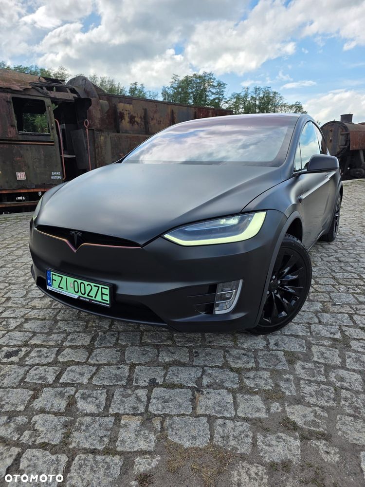 Tesla Model X - 1