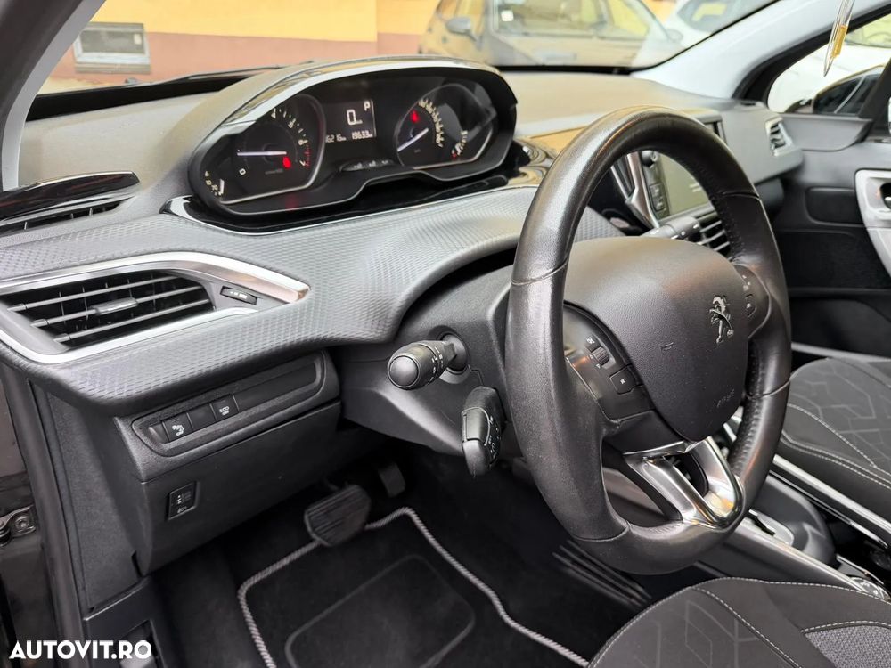 Peugeot 2008 1.2 PureTech Turbo EAT6 S&S Allure - 5