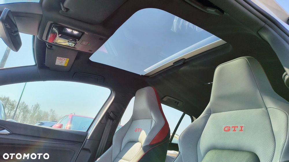 Volkswagen Golf - 10