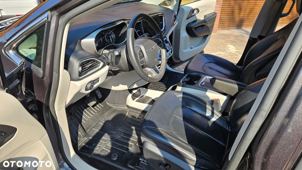 Chrysler Pacifica - 19