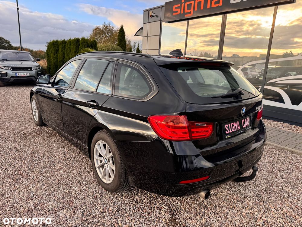 BMW Seria 3 320i Touring - 22