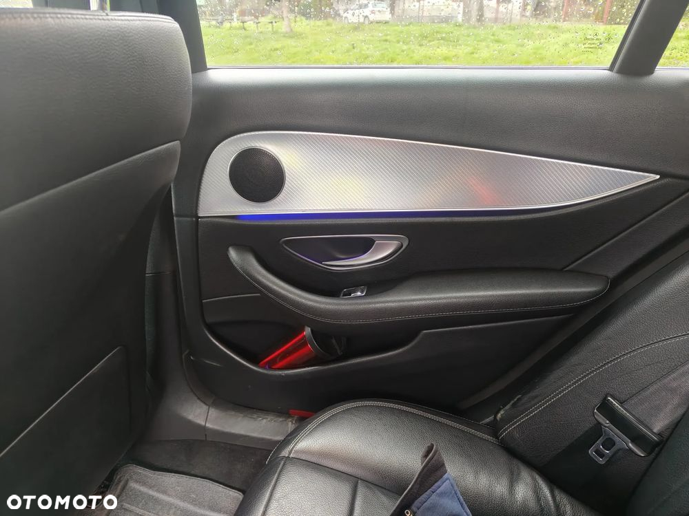 Mercedes-Benz Klasa E 300 de 4Matic 9G-TRONIC - 13