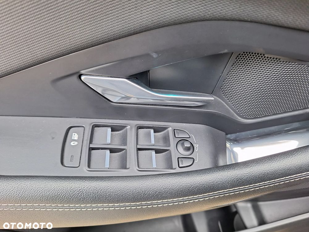 Jaguar E-Pace 2.0 i4D AWD R-Dynamic - 18