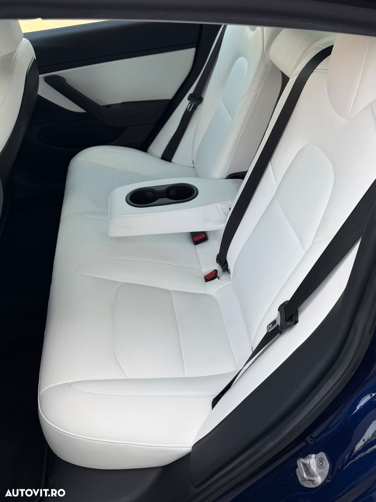 Tesla Model 3 - 8