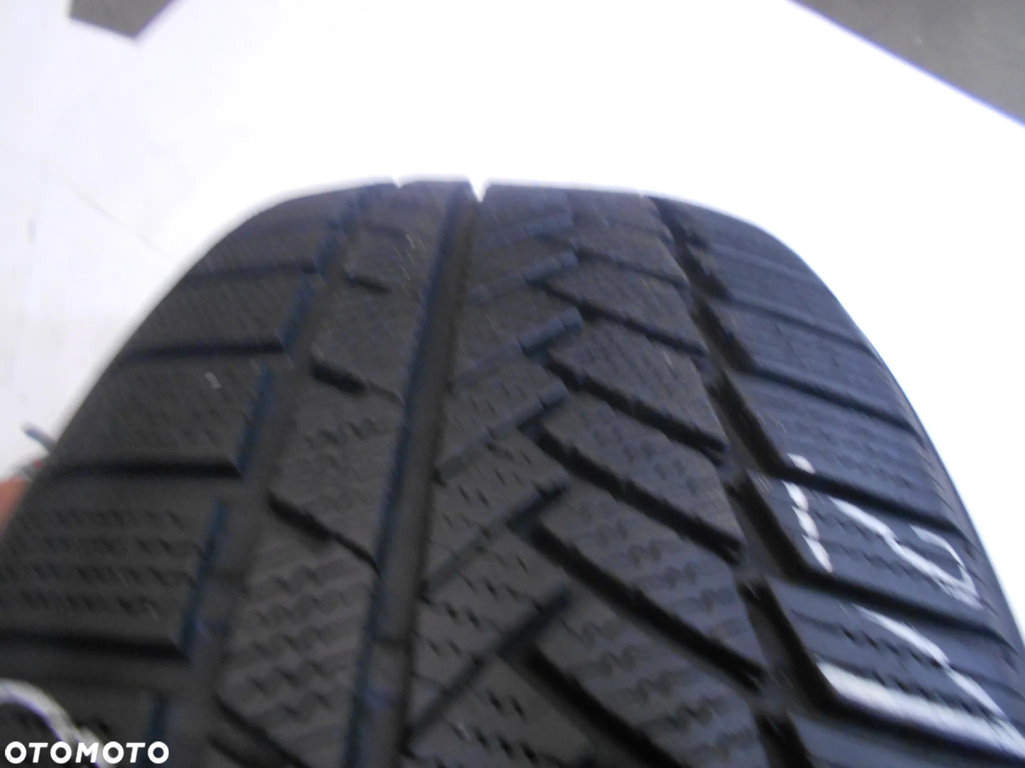 OPONA POJEDYNKA 215/50R18 CONTINENTAL CONTI WINTER CONTACT TS 850P SUV DOT 0619 8.2MM - 2
