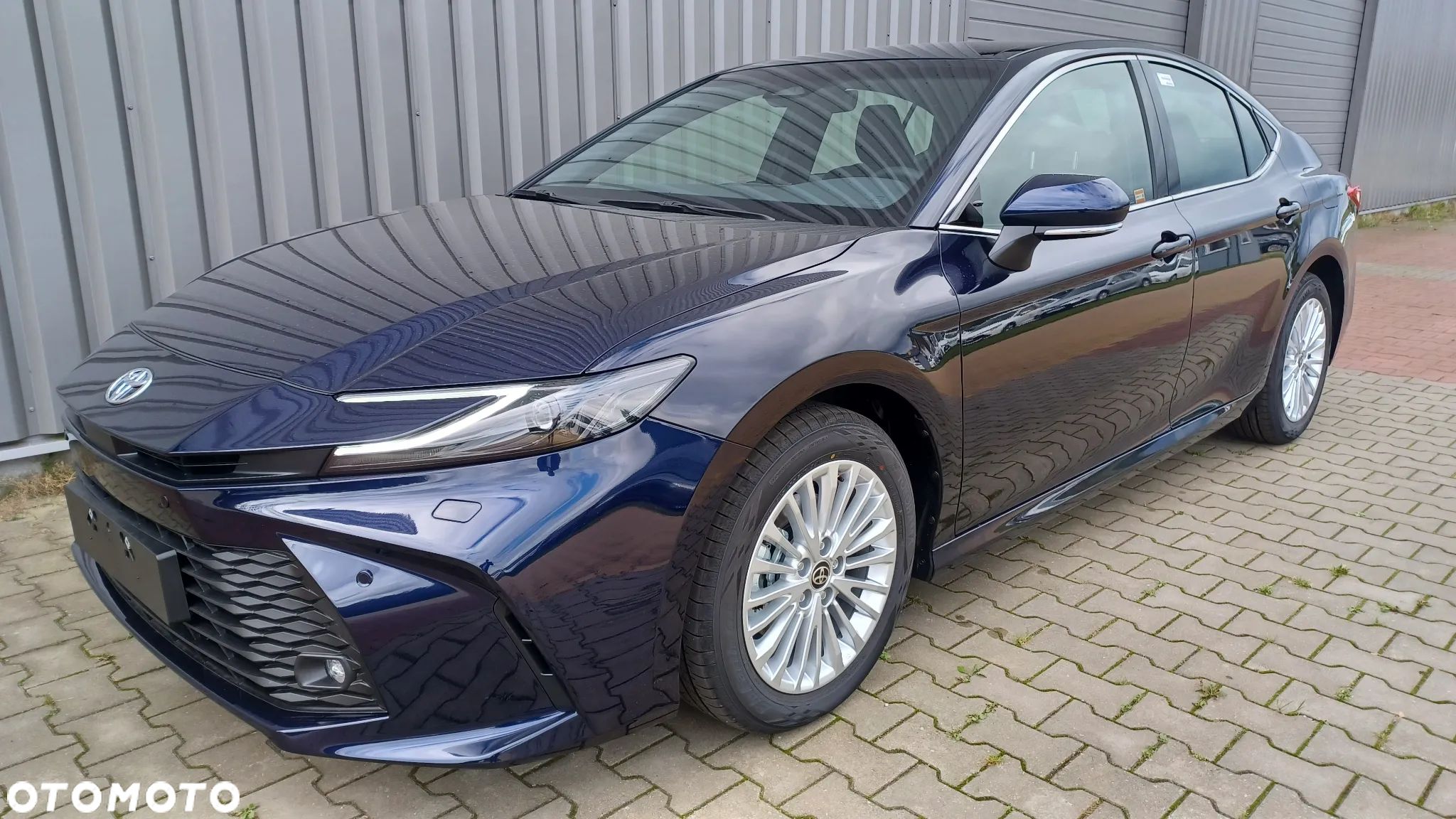 Toyota Camry 2.5 Hybrid Dynamic Force Comfort e-CVT - 1