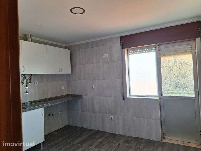 Apartamento T3 no Casal da Mira, perto Centro Comercial Ubbo - Grande imagem: 4/12