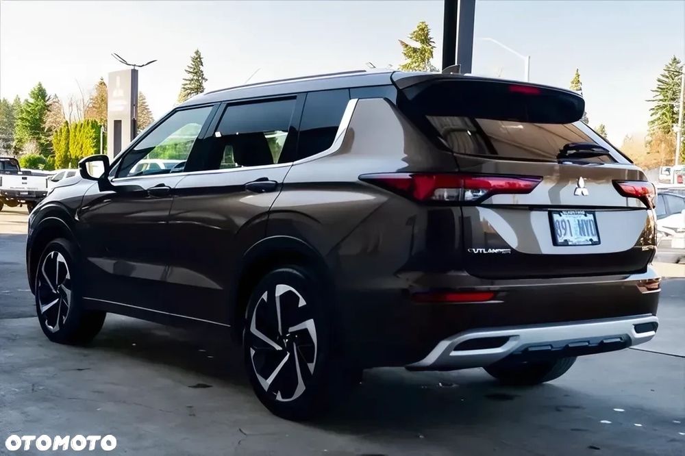 Mitsubishi Outlander - 4