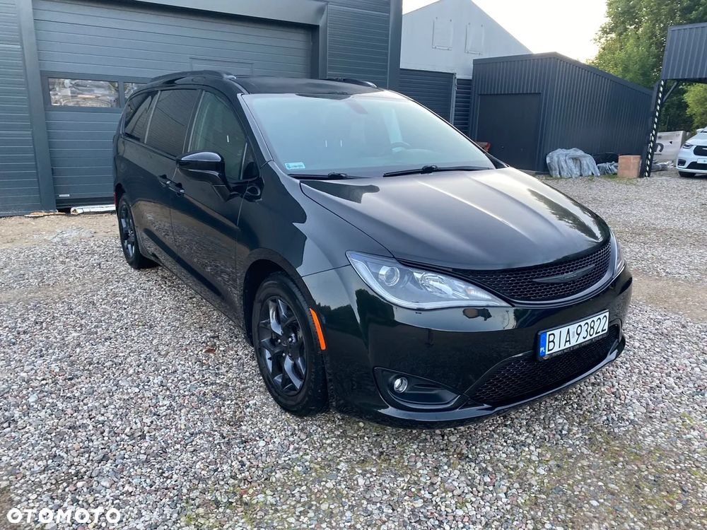 Chrysler Pacifica - 1