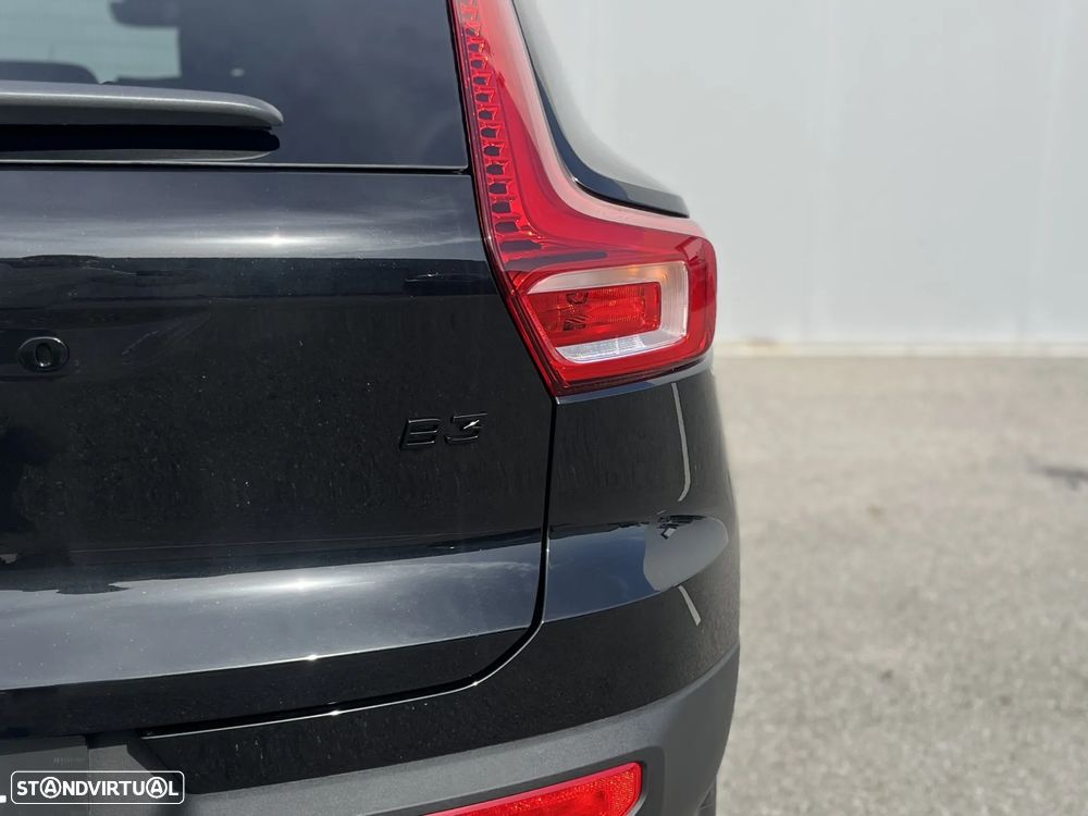 Volvo XC 40 2.0 B3 Black Edition - 11