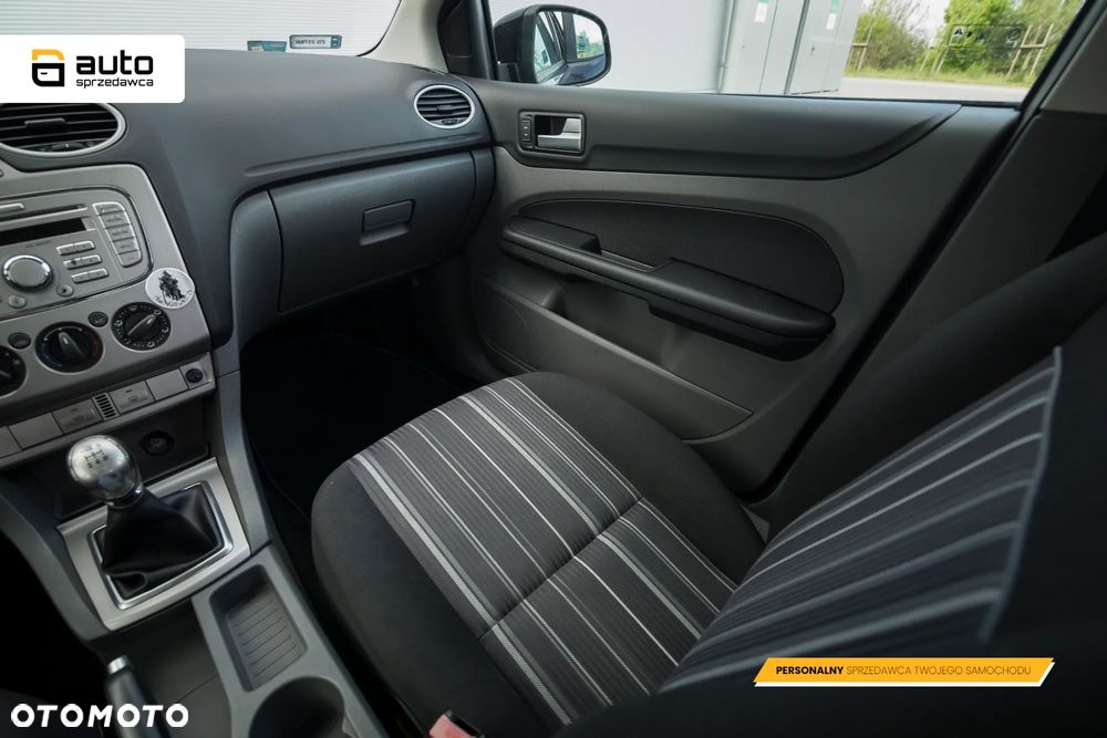 Ford Focus 1.6 Trend - 32