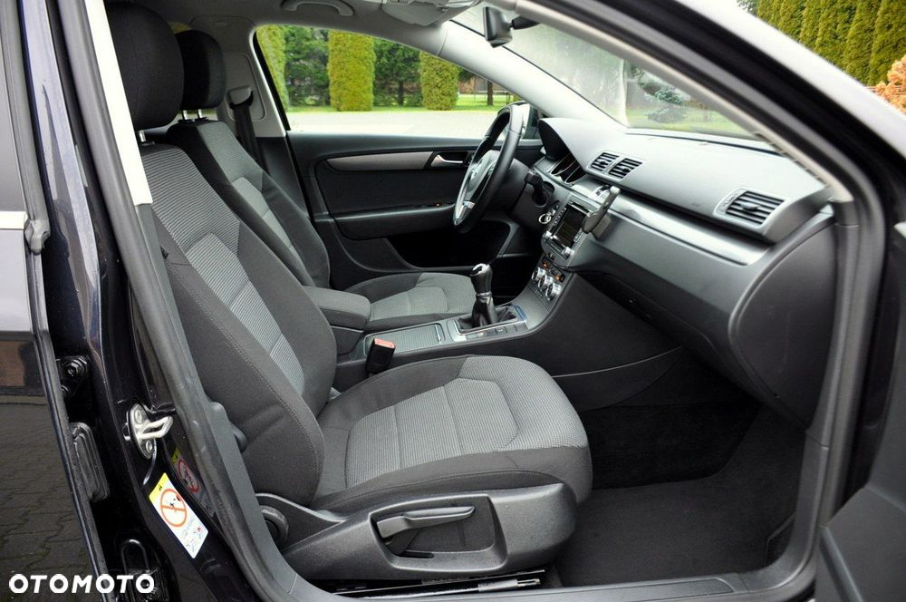 Volkswagen Passat - 17