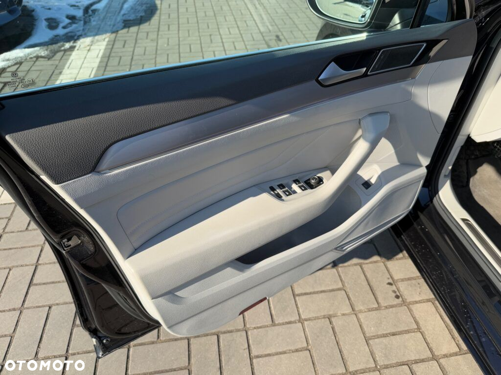 Volkswagen Passat 1.5 TSI EVO Elegance - 16