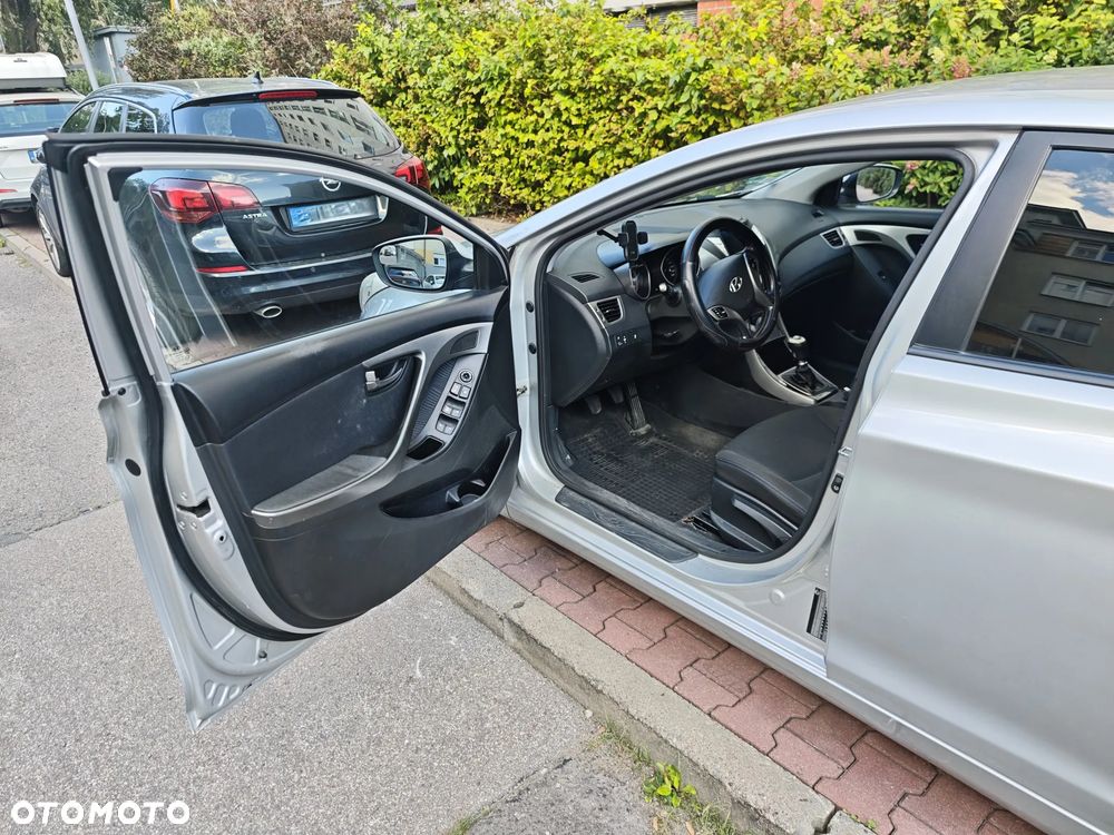 Hyundai Elantra 1.6 Comfort - 5