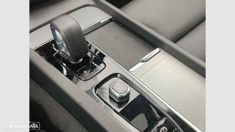 Volvo XC 60 2.0 T6 PHEV Ultra Dark AWD - 21