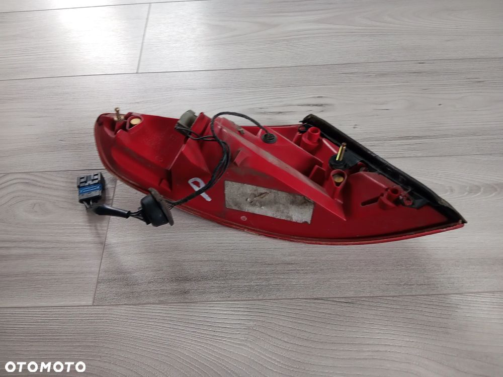 PEUGEOT 307CC lampa tył tylna prawa w błotnik - 4