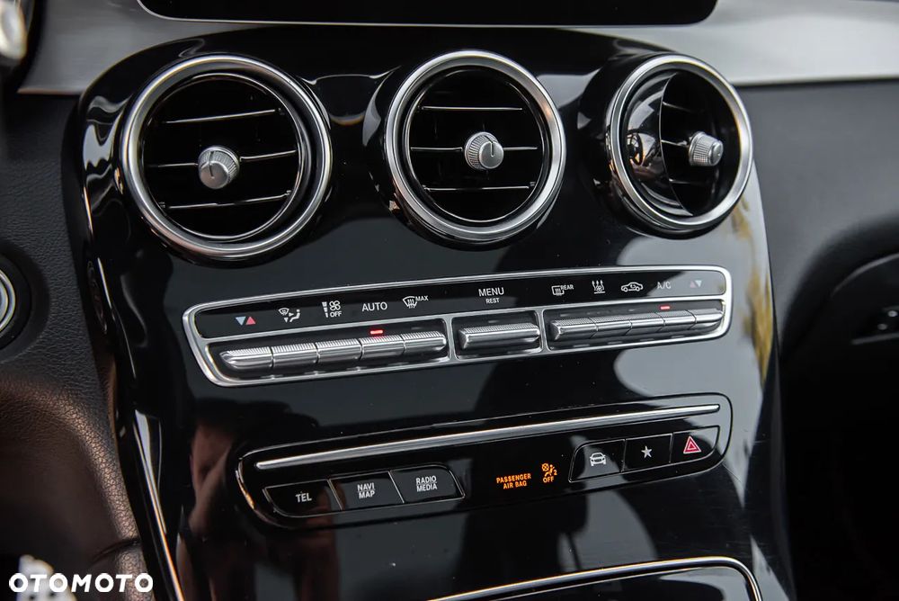 Mercedes-Benz GLC 300 de 4Matic 9G-TRONIC AMG Line - 30