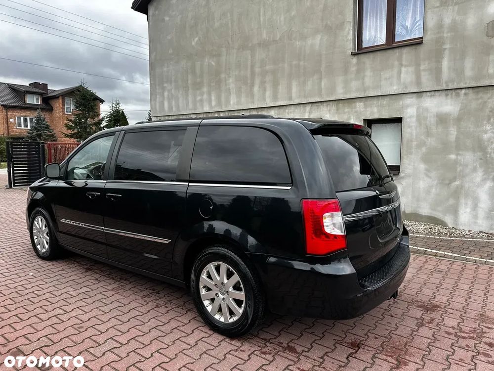 Chrysler Town & Country - 4