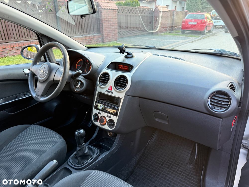 Opel Corsa 1.2 16V Essentia - 5