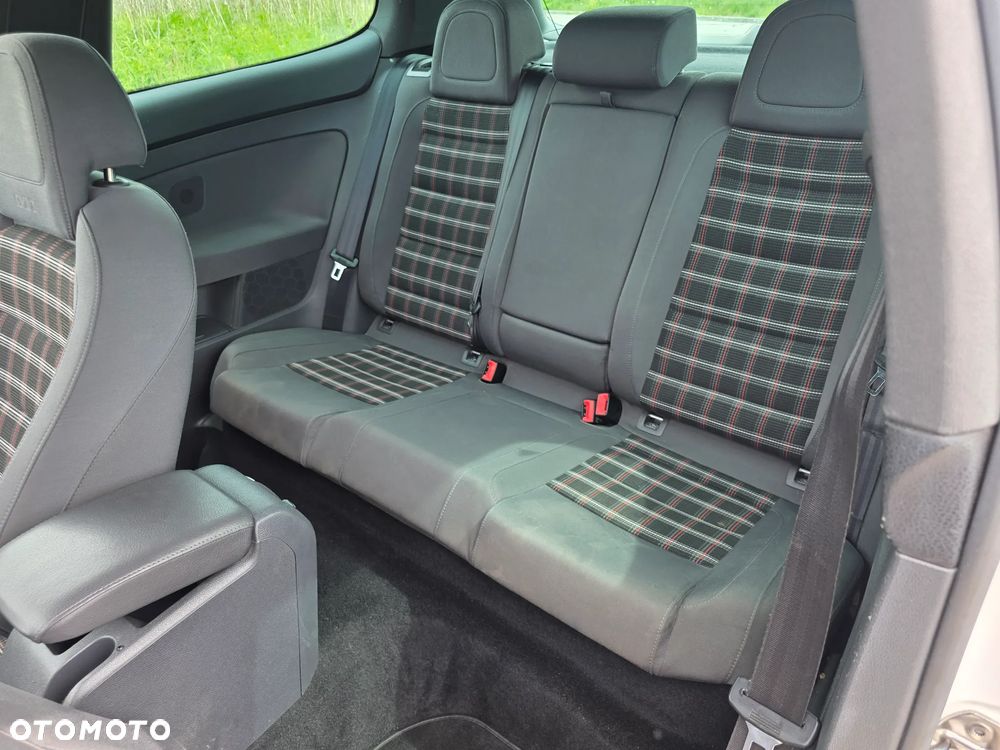 Volkswagen Golf - 10
