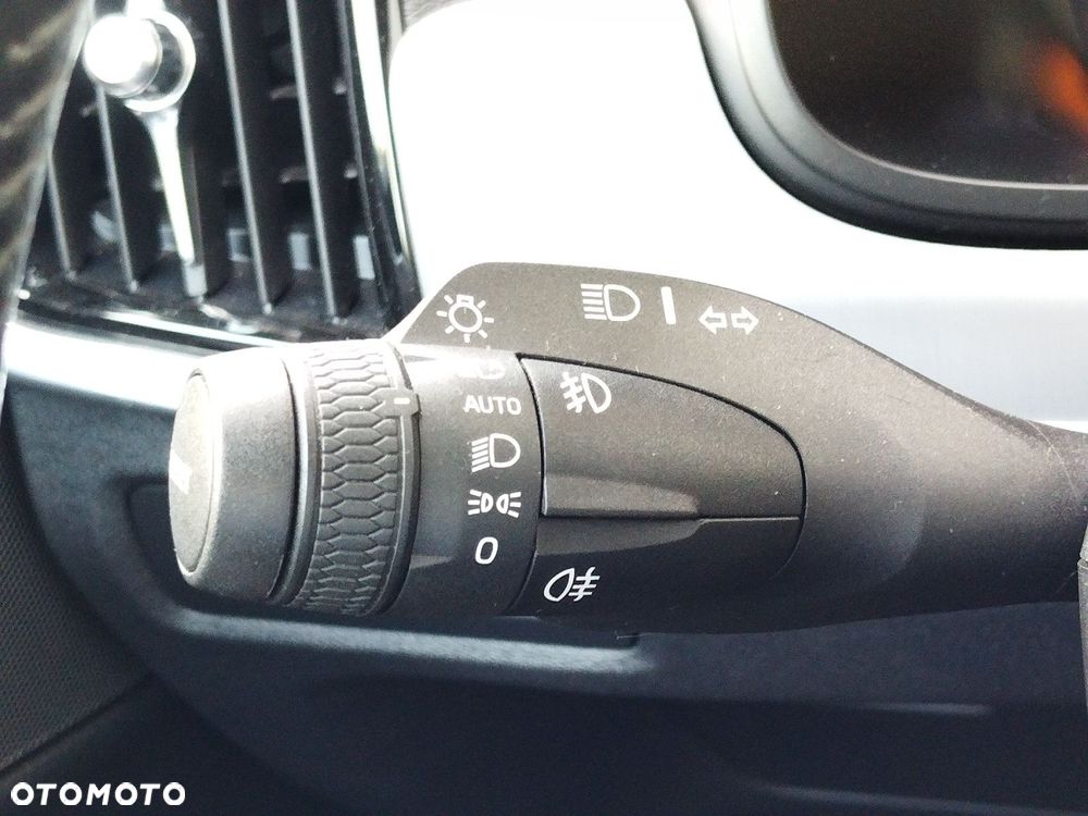 Volvo V90 D5 SCR AWD Momentum - 22