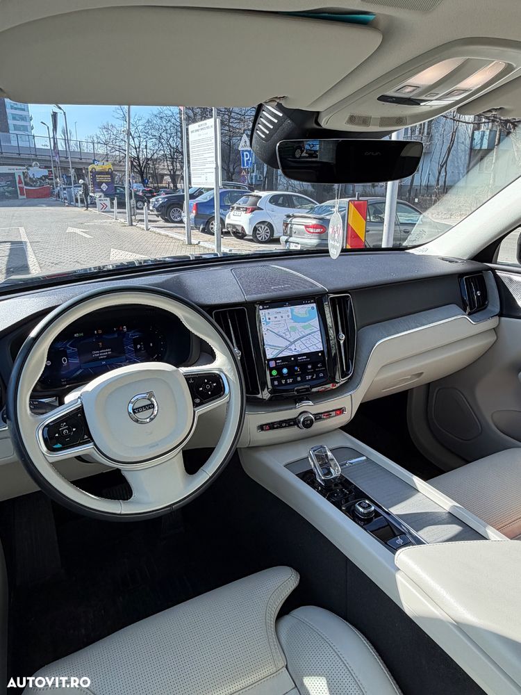 Volvo XC 60 B4 MHEV AT AWD Ultimate Dark - 18