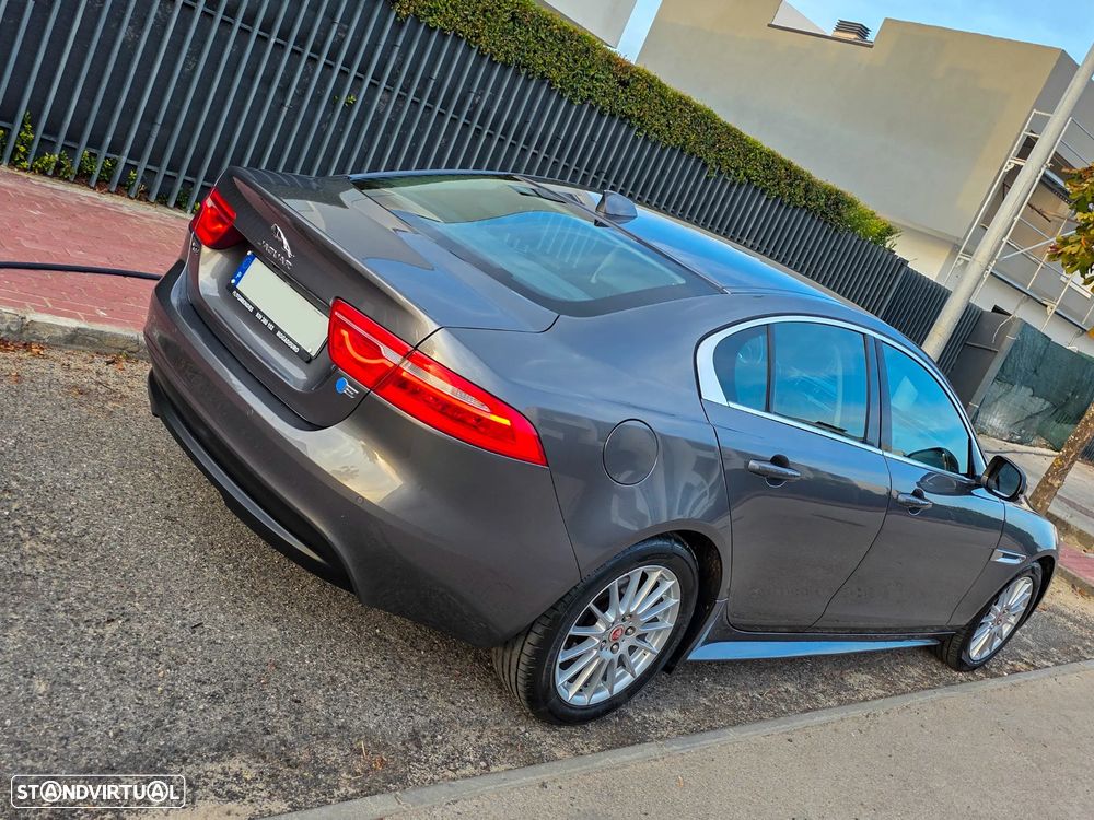 Jaguar XE 2.0 D Prestige - 6