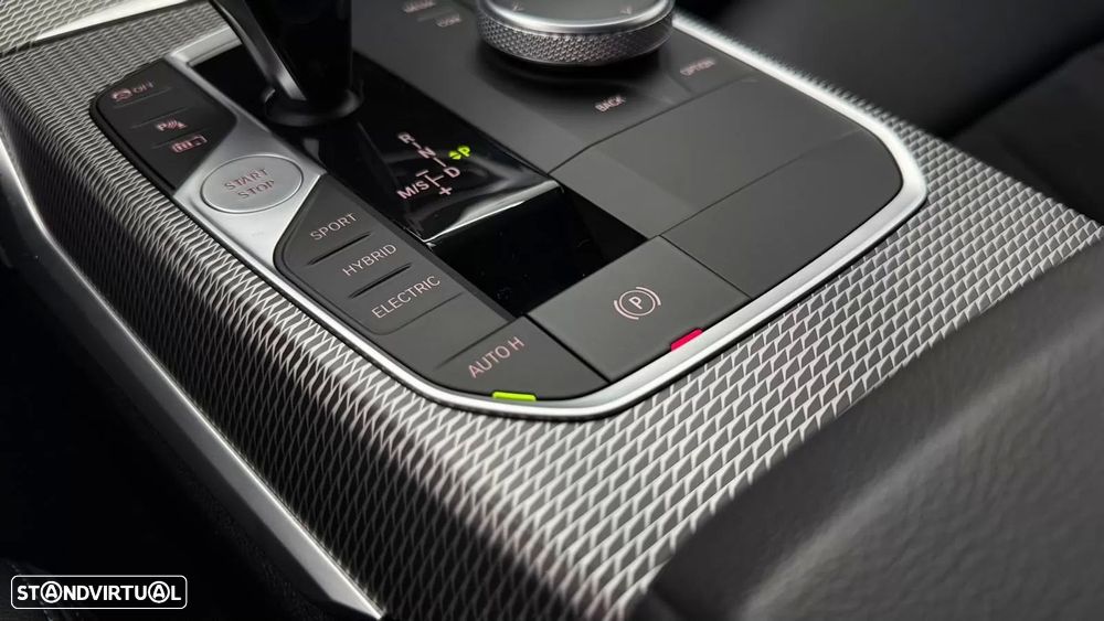 BMW 330 e Edição Desportiva M Auto - 23