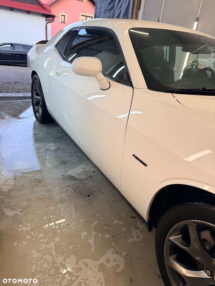 Dodge Challenger - 4