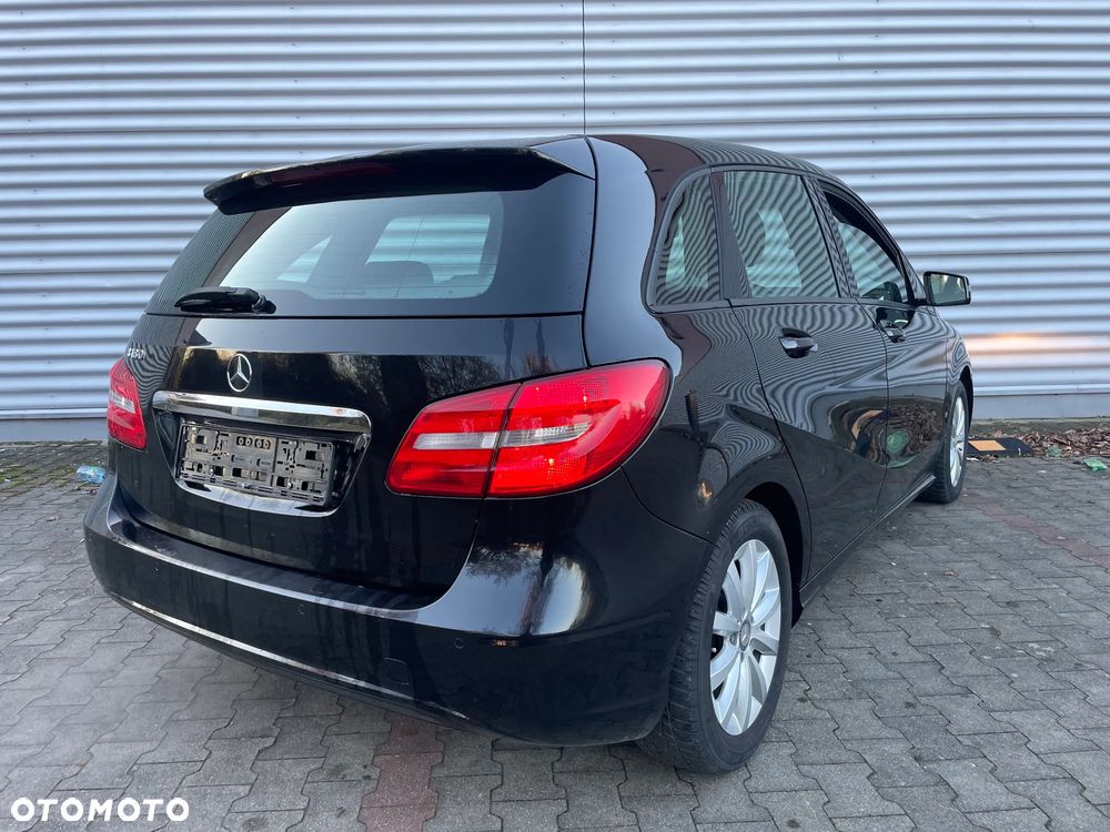 Mercedes-Benz Klasa B 180 Edition - 11