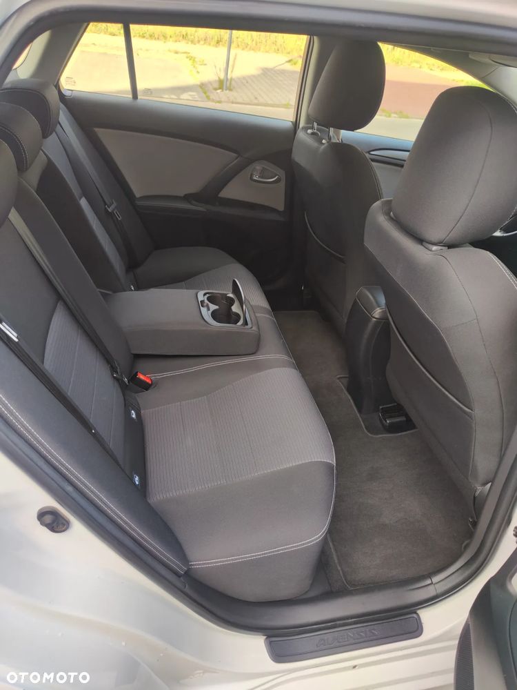 Toyota Avensis - 13