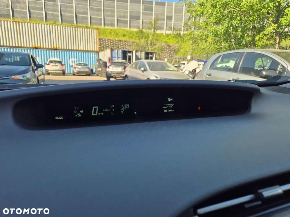 Toyota Prius 1.8 HSD Sol - 14