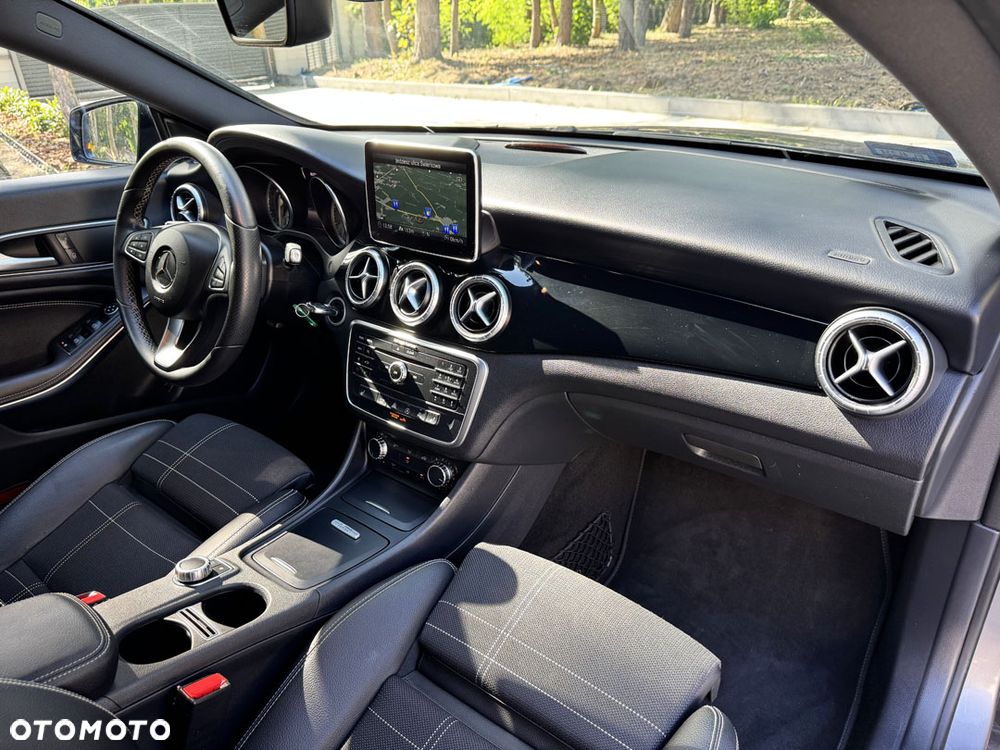 Mercedes-Benz CLA 200 7G-DCT AMG Line - 37