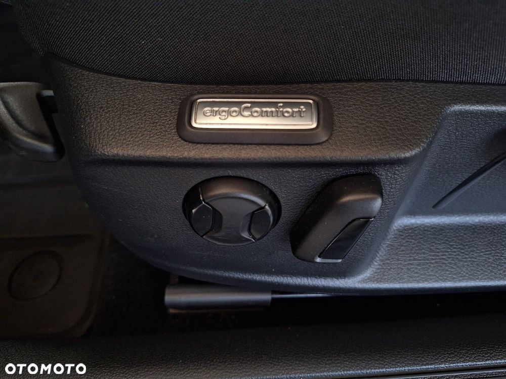 Volkswagen Passat Variant 2.0 TDI EVO Business DSG - 26