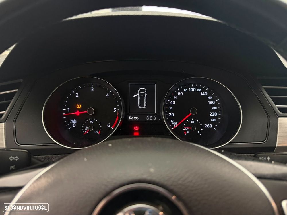 VW Passat Variant 1.6 TDI Highline - 13