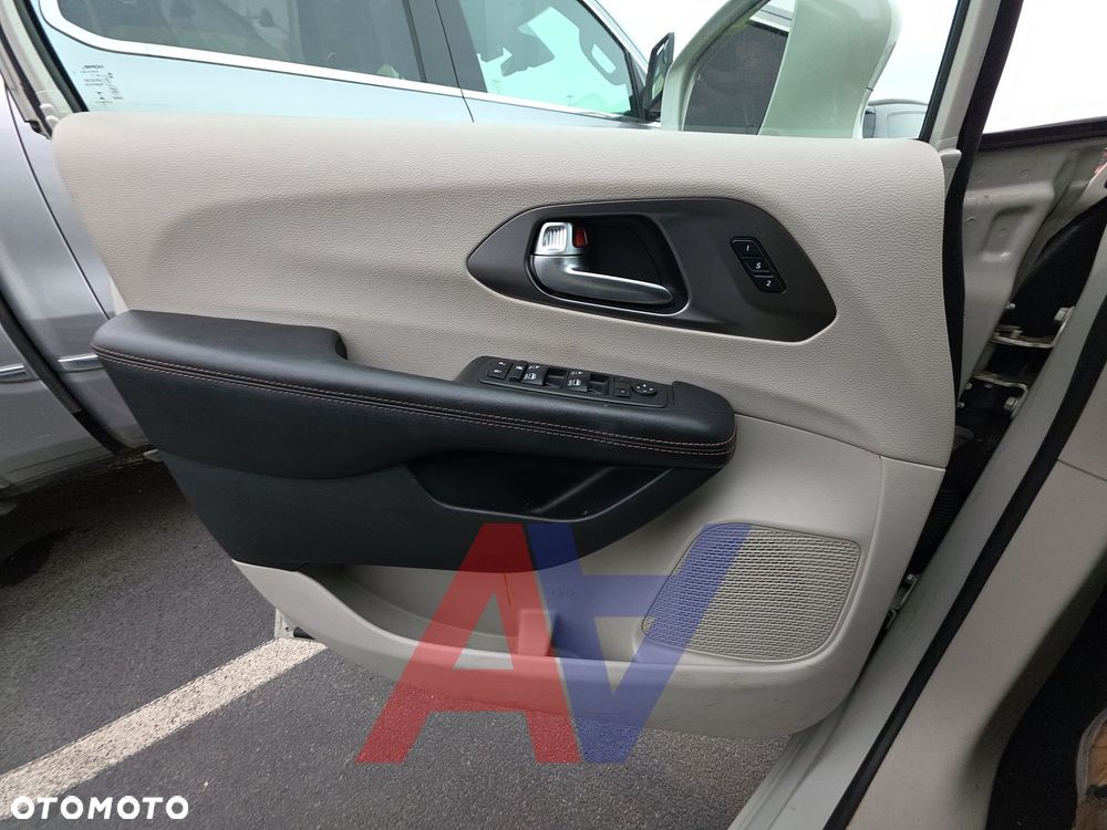 Chrysler Pacifica - 18