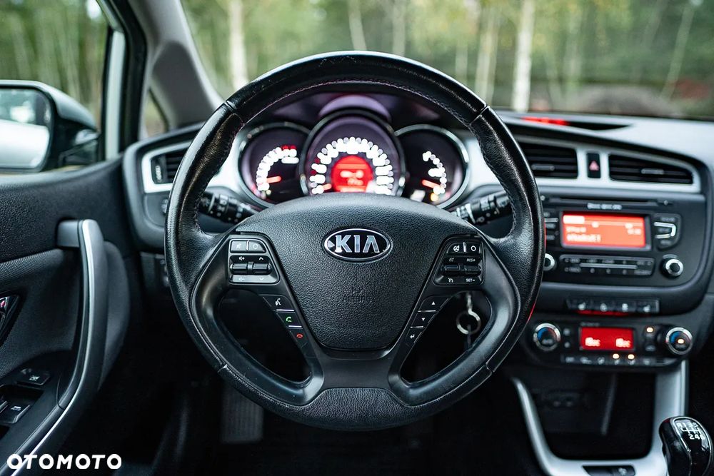 Kia Ceed 1.6 GDI Dream Team Edition - 26