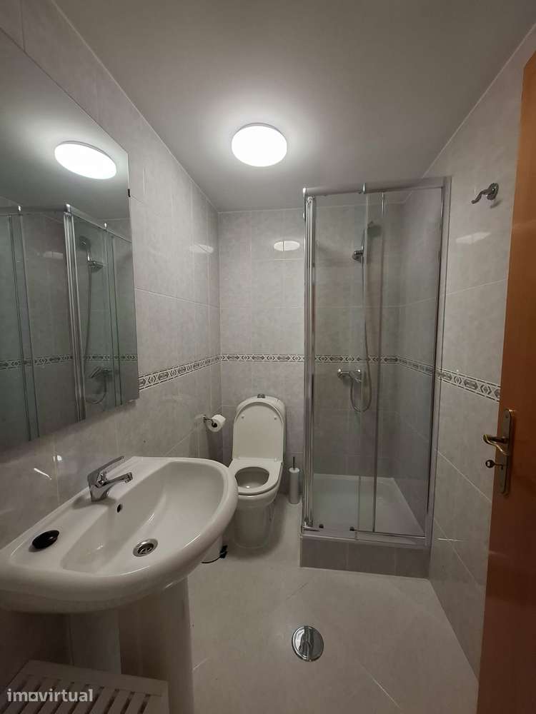 T2 100 m² Totalmente Renovado  Mobilado e Decorado - Grande imagem: 5/12