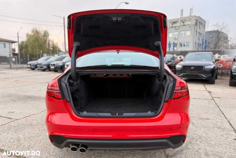 Jaguar XE D200 RWD MHEV R-Dynamic S - 13