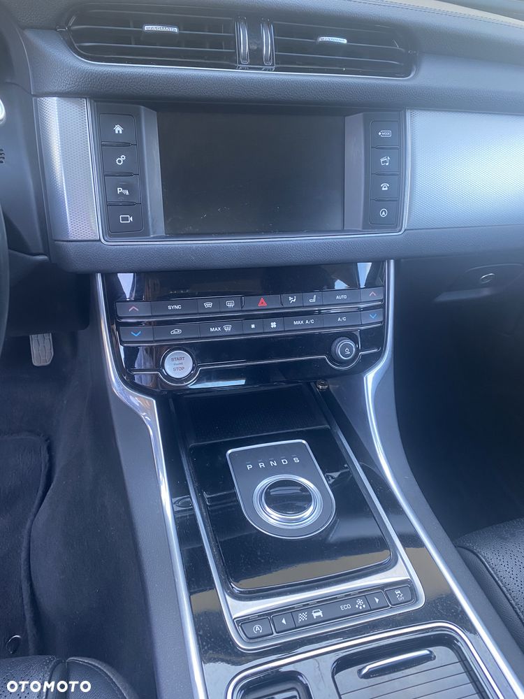 Jaguar XF 2.0 i4D AWD Prestige - 8